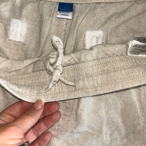 Old Navy Women's cream Shorts - Picture 4 of 5